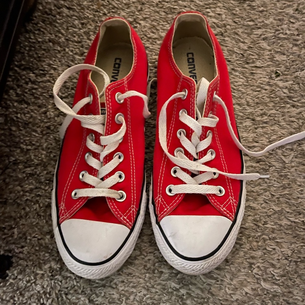 Women’s size 9 converse